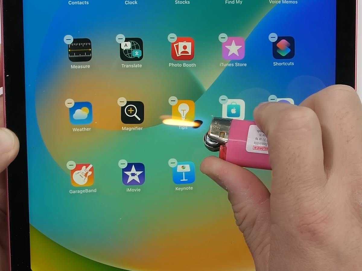  The New iPad is...  (Lets just not talk about it...) 7-10 screenshot.png - YouTube / JerryRigEverything 