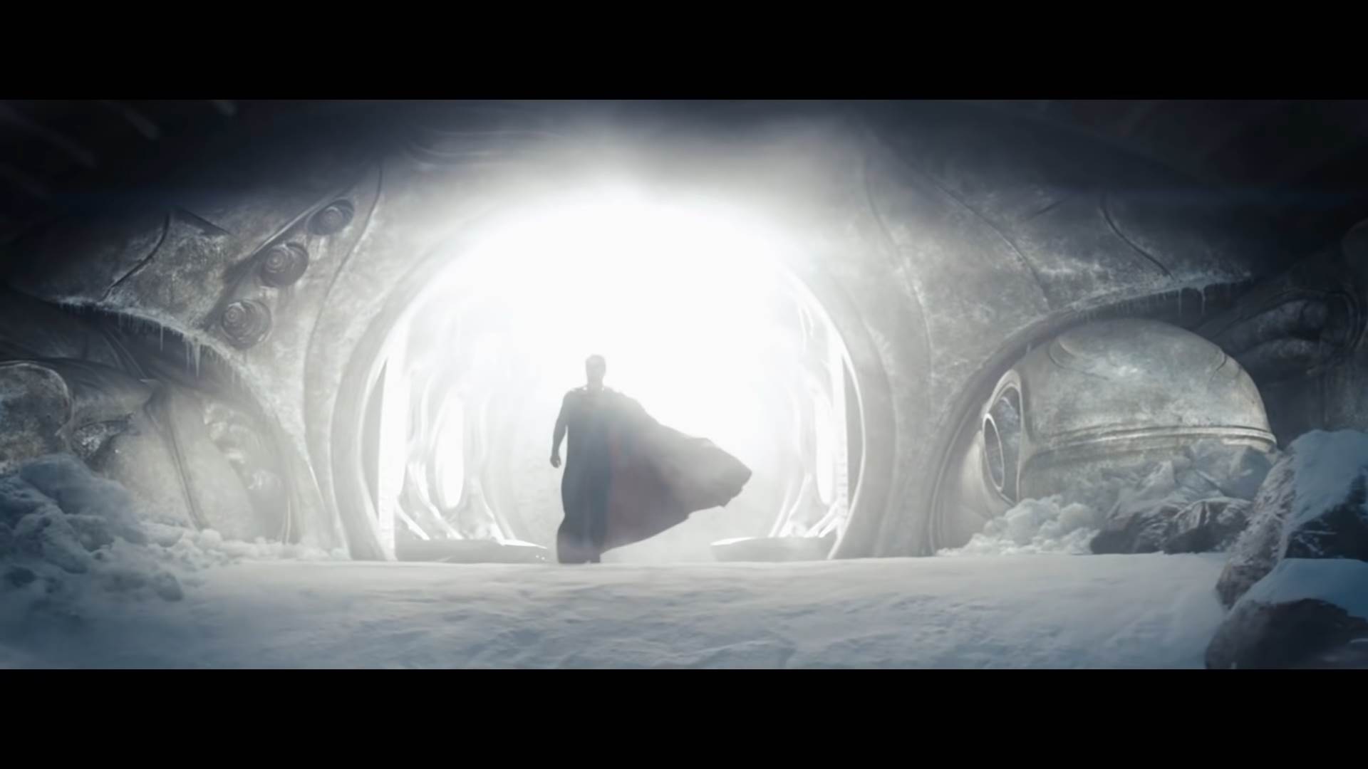  Man of Steel - Official Trailer 3 [HD] 1-39 screenshot.jpg - YouTube / Warner Bros. Pictures 