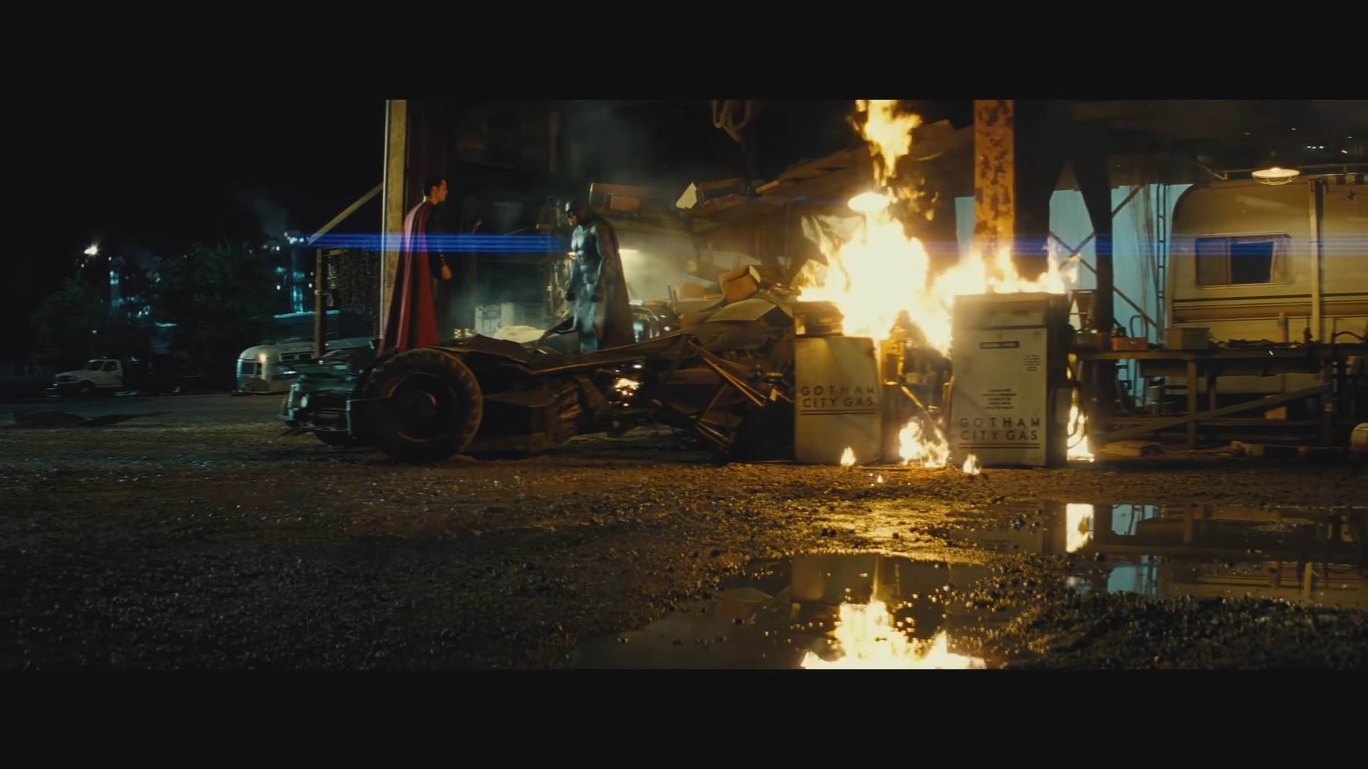  Batman v Superman_ Dawn of Justice - Comic-Con Trailer [HD] 3-19 screenshot.png - YouTube / Warner Bros. Pictures 