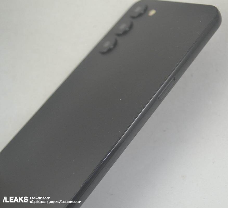 samsung-galaxy-s23-and-s23-plus-dummies-units-leaked-335.jpg - Slashleaks / Leakspinner   samsung-galaxy-s23-and-s23-plus-dummies-units-leaked-335.jpg - Slashleaks / Leakspinner