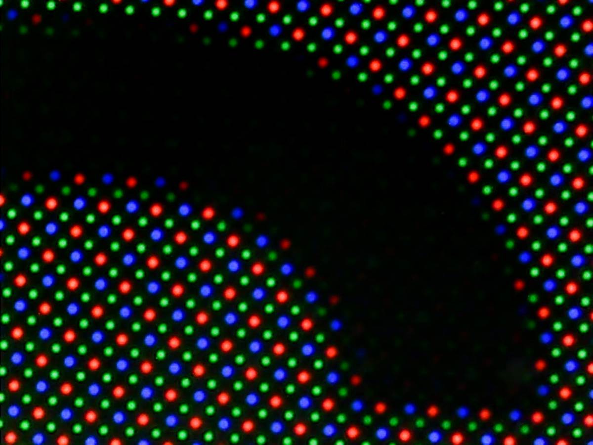  Smartphone Pixels under microscope (IPS vs OLED) 1-5 screenshot.png - YouTube / MultiScience2 
