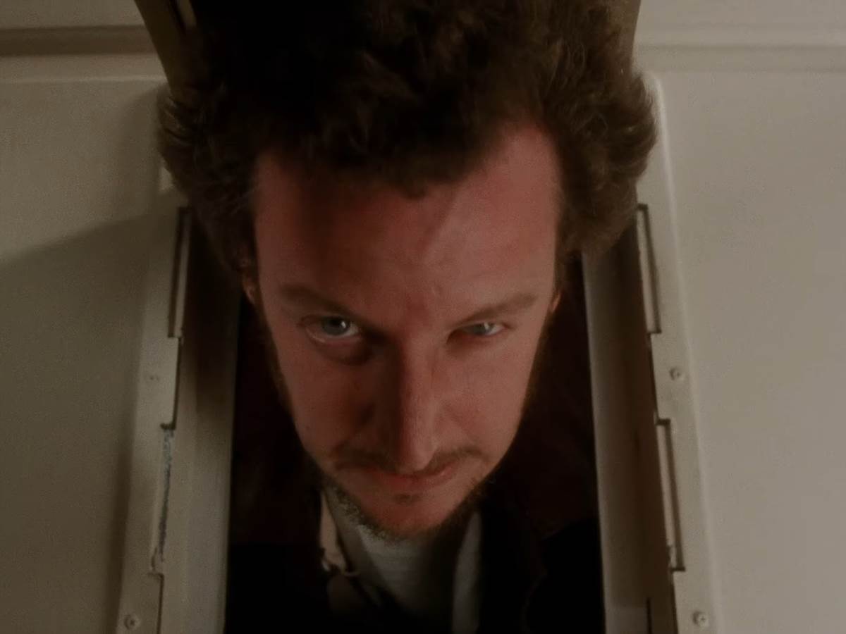  Home Alone - Theatrical Trailer Remastered in HD 1-17 screenshot.png - YouTube / wright96d 