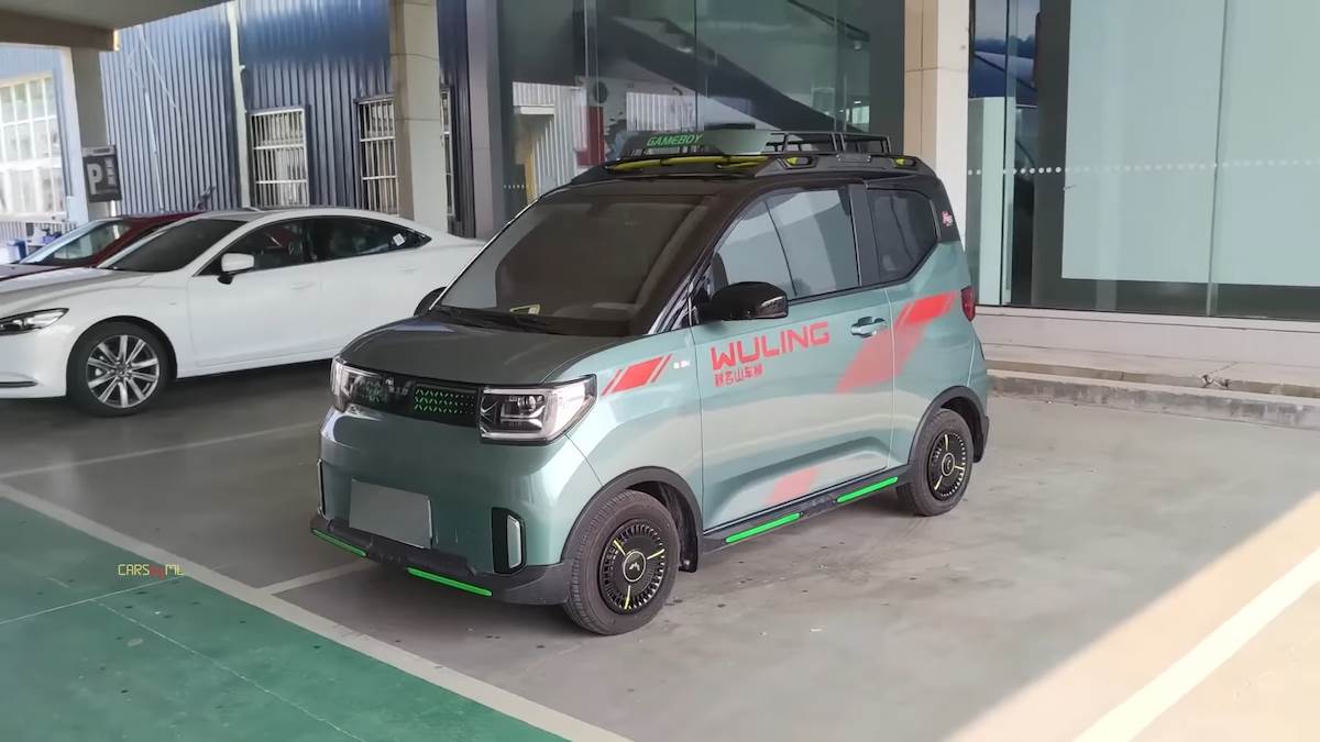  2022 _Wuling Hongguang Mini EV in-depth Walkaround 0-39 screenshot.png - YouTube / JustCARS 