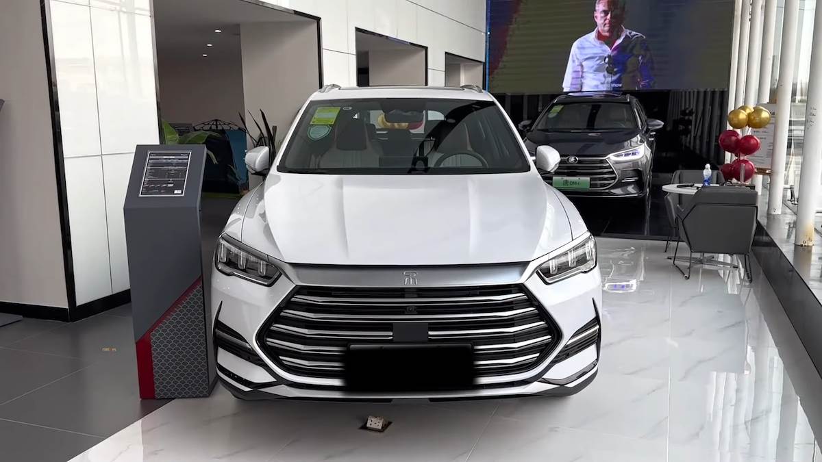  2022 BYD Song Pro DM-i in-depth Walkaround 0-6 screenshot.png - YouTube / JustCARS 