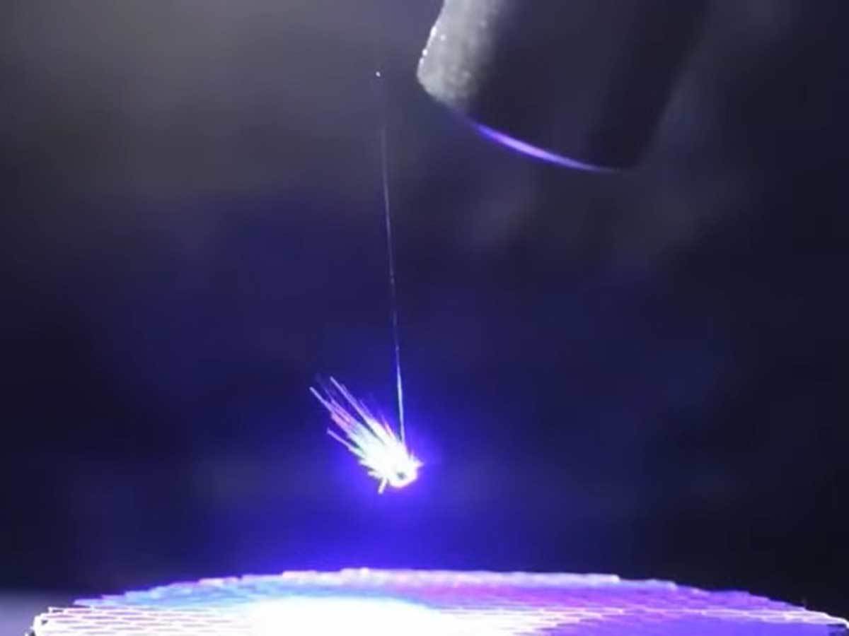  Vila leteći robot 3.jpg - YouTube / Science X: Phys.org, Medical Xpress, Tech Xplore 