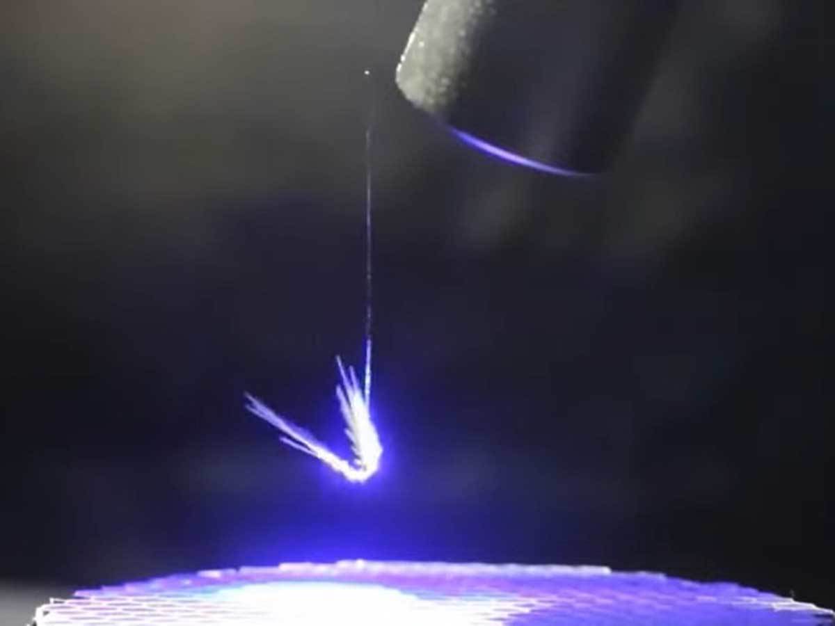  Vila leteći robot 5.jpg - YouTube / Science X: Phys.org, Medical Xpress, Tech Xplore 