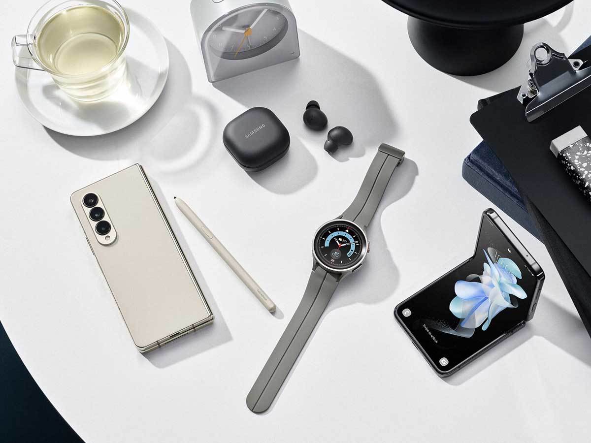 Samsung Galaxy Z telefoni, sat i slušalice   Samsung Galaxy Z telefoni, sat i slušalice