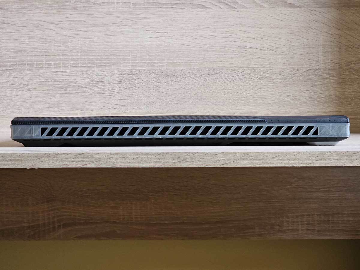 ROG Strix SCAR portovi i otvori 3.jpg   ROG Strix SCAR portovi i otvori 3.jpg