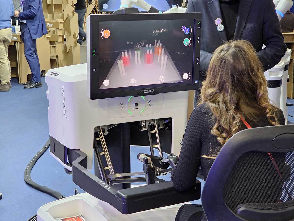  Versius hirurški robot 1.jpg - SmartLife / Ilija Baošić 