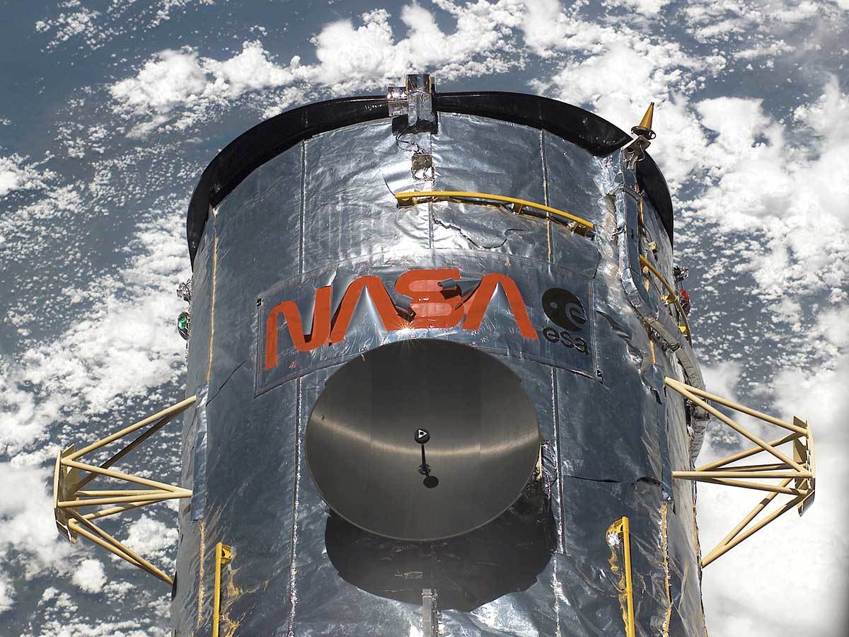 Habl svemirski teleskop 1.jpg - NASA   Habl svemirski teleskop 1.jpg - NASA