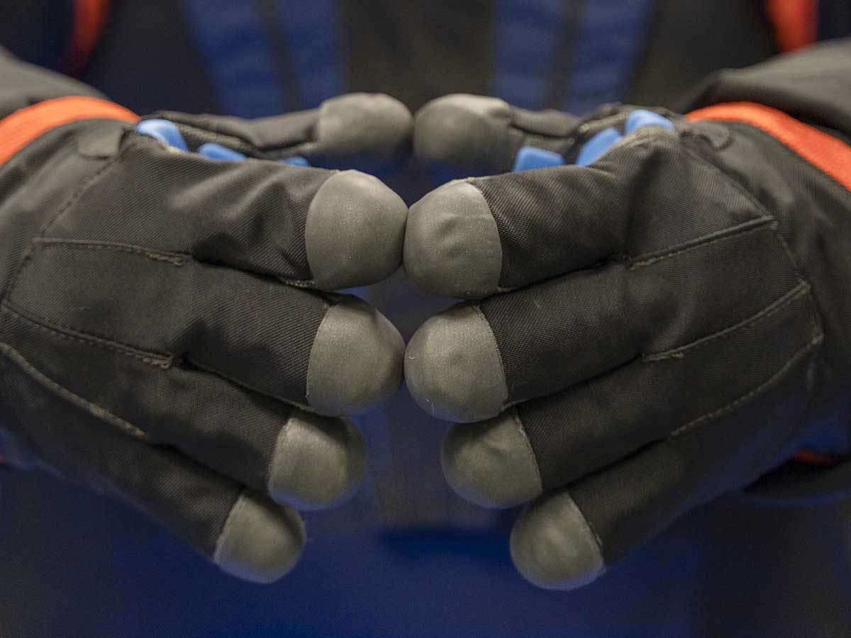 Axiom AxEMU svemirsko odelo 4.jpg - Axiom Space   Axiom AxEMU svemirsko odelo 4.jpg - Axiom Space