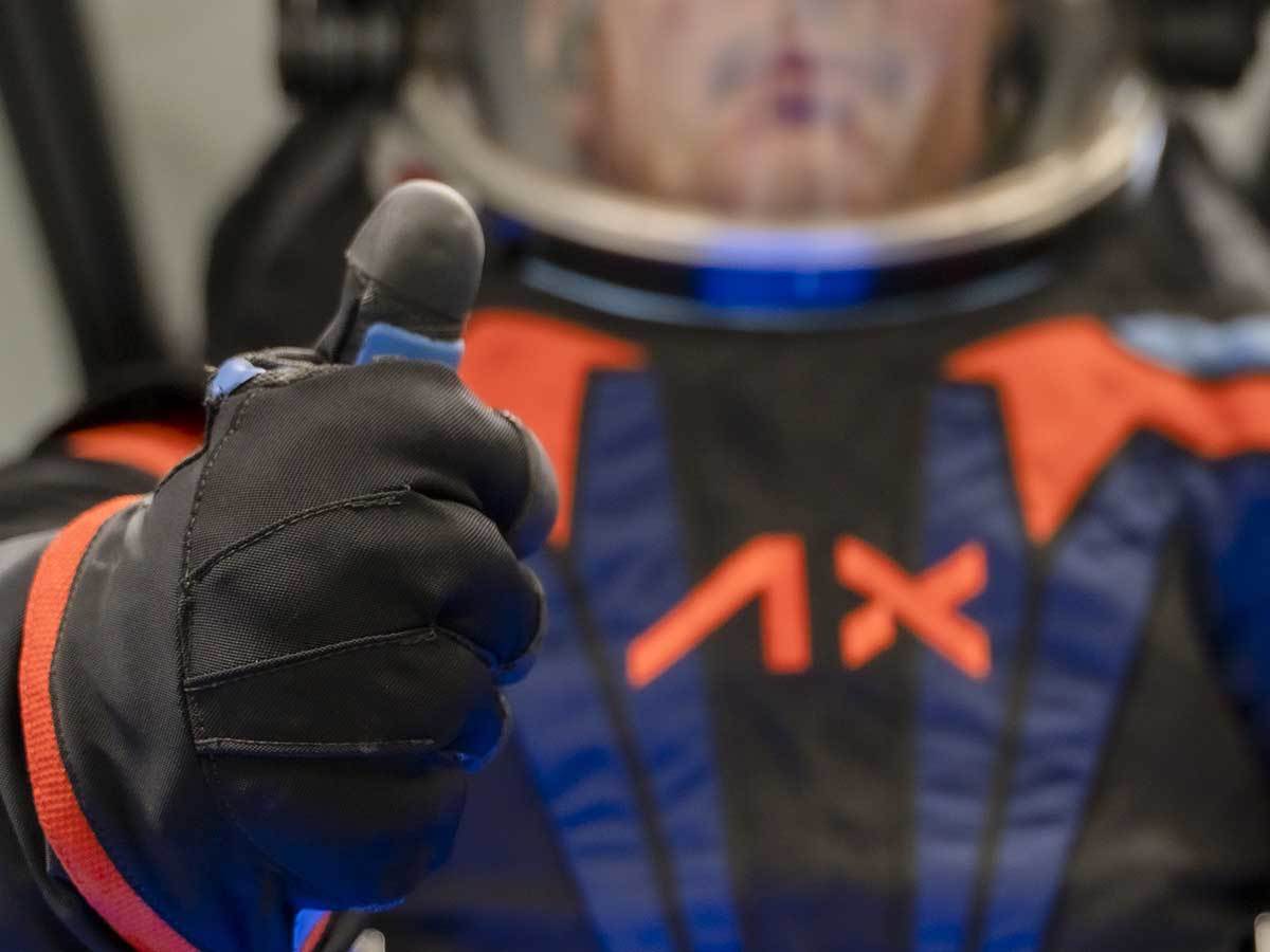 Axiom AxEMU svemirsko odelo 5.jpg   Axiom AxEMU svemirsko odelo 5.jpg