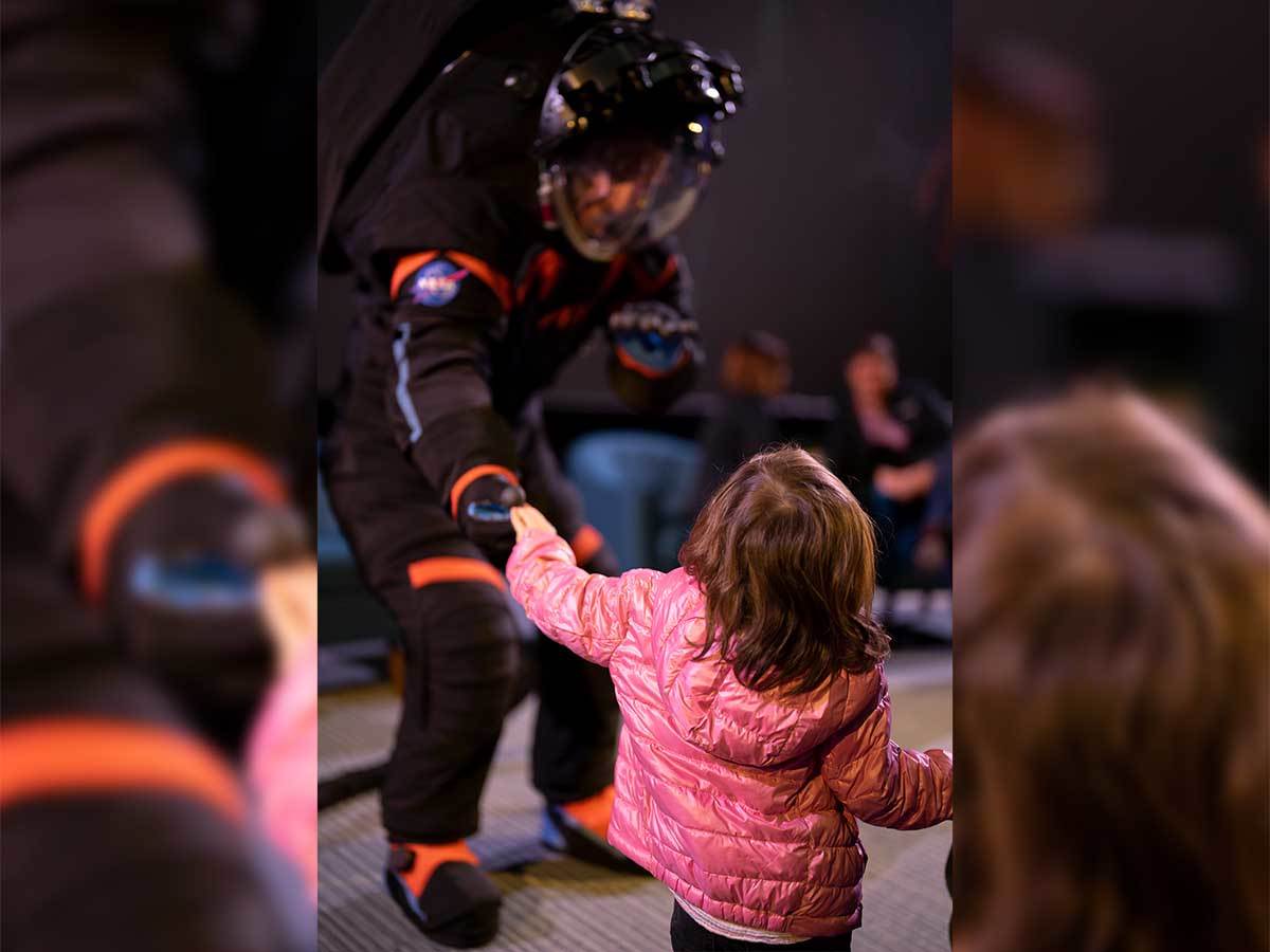 Axiom AxEMU svemirsko odelo 3.jpg - Axiom Space   Axiom AxEMU svemirsko odelo 3.jpg - Axiom Space