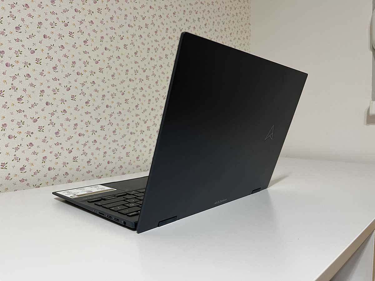  ASUS Zenbook S 13 Flip OLED 5.JPG 