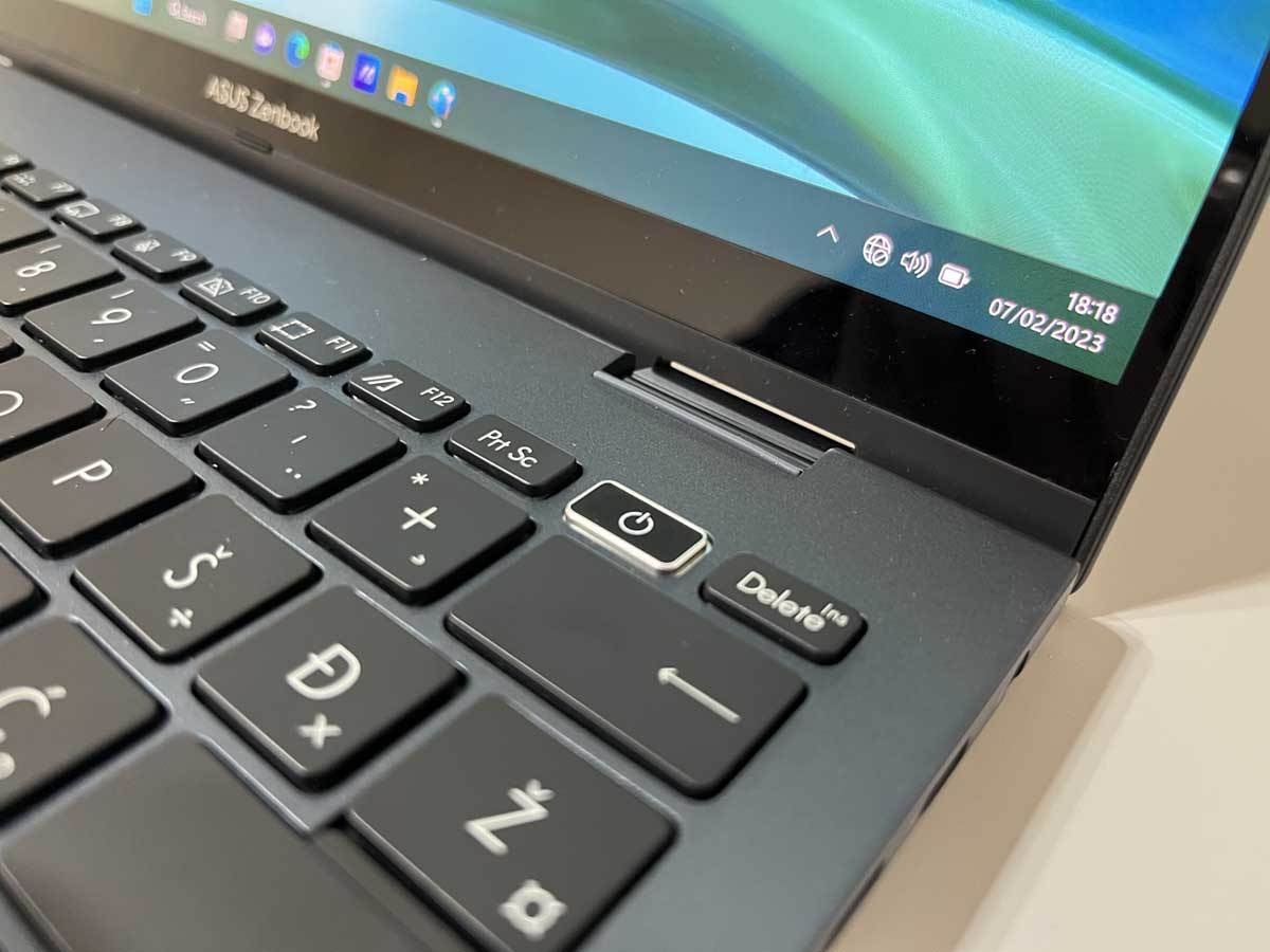  ASUS Zenbook S 13 Flip OLED 17.JPG - SmartLife / Ilija Baošić 