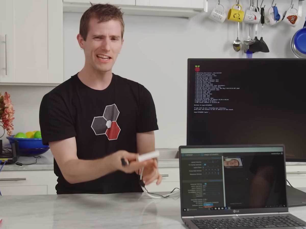  Lajnus Sebastijan 3.jpg - YouTube / LinusTechTips / LMG Clips / NCIX Tech Tips 