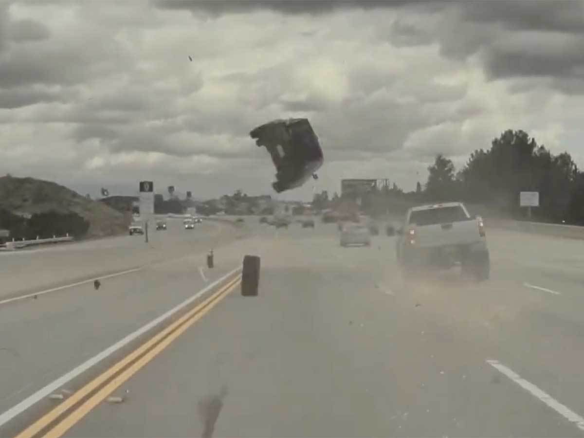  Saobraćajna nesreća Tesla Autopilot 1.jpg - Twitter / @Anoop_Khatra 