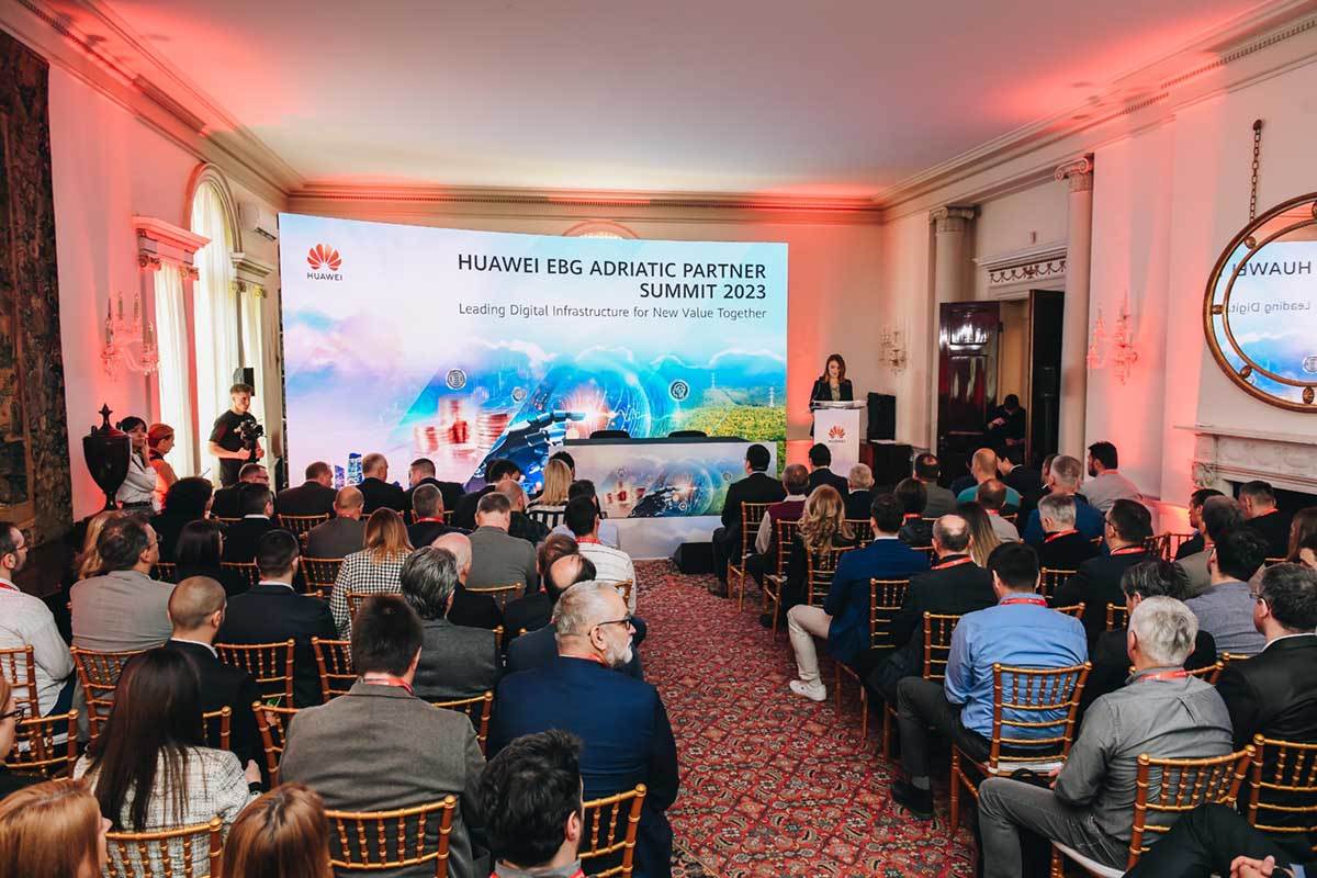  Huawei donacija Beli dvor 2.jpg - Huawei arhiva 