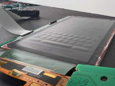 Naučnici izumeli FPH ekran sa ispupčenjima tastature i tastera  Naučnici izumeli FPH ekran sa ispupčenjima tastature i tastera