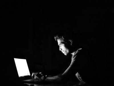 Haker, sajber kriminal, onlajn prevara 