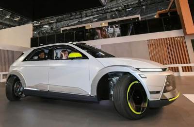 Hyundai Mobion _ bočno parkiranje _ Foto Hyundai.jpg  Hyundai Mobion _ bočno parkiranje _ Foto Hyundai.jpg