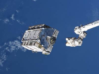 MSS _ baterije ispuštene u atmosferu _ Foto NASA.jpg  MSS _ baterije ispuštene u atmosferu _ Foto NASA.jpg