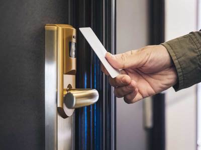 Otključavanje hotelske sobe RFID karticom  Otključavanje hotelske sobe RFID karticom