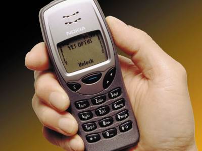 Nokia 3210 (1999) _ Foto Wikimedia CSIRO.jpg 