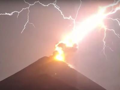 vulkan munja grom gvatemala _ youtube CTV News.jpg 