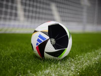 Lopta _ Euro 2024 _ Adidas _ čip _ Foto Adidas (1).jpg  Lopta _ Euro 2024 _ Adidas _ čip _ Foto Adidas (1).jpg