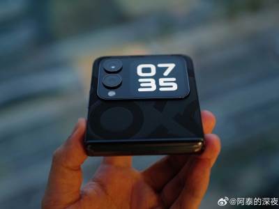 Huawei nova Flip _ telefon na preklop _ Foto Weibo (3).jpg Huawei nova Flip _ telefon na preklop _ Foto Weibo (3).jpg