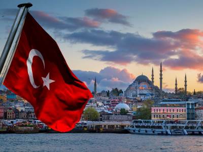 Turska zastava _ Istanbul _ Foto Shutterstock.jpg  Turska zastava _ Istanbul _ Foto Shutterstock.jpg