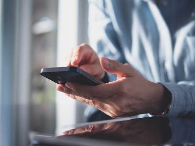 Telefon u ruci   Telefon u ruci