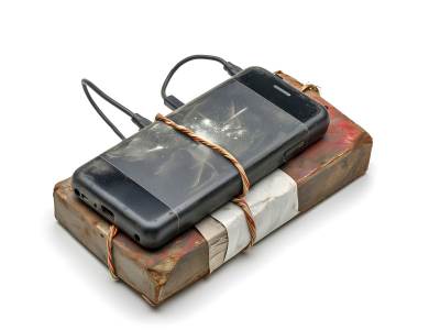 Eksploziv _ tempirana bomba _ telefon _ Foto Profimedia.jpg Eksploziv _ tempirana bomba _ telefon _ Foto Profimedia.jpg