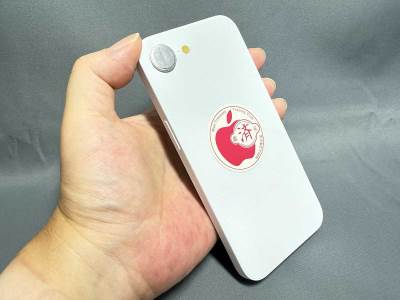 iPhone SE 4 maketa iPhone SE 4 maketa