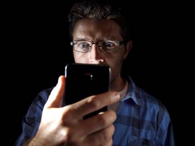 Glasovi iz iPhone telefona Glasovi iz iPhone telefona