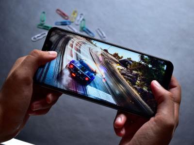 Pametni telefon _ igra _ igranje _ gejming _ Foto Shutterstock.jpg Pametni telefon _ igra _ igranje _ gejming _ Foto Shutterstock.jpg