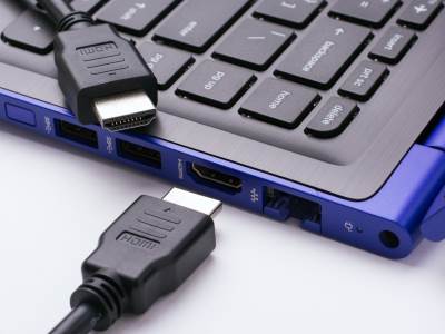 HDMI _ kablovi _ laptop _ Foto Shutterstock.jpg 