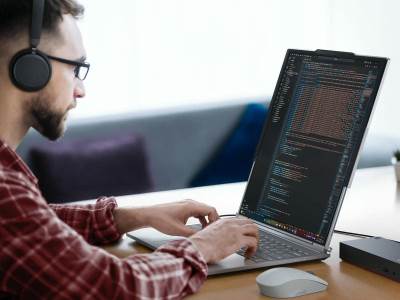 ThinkBook Plus Gen 6 ekran koji se odmotava  ThinkBook Plus Gen 6 ekran koji se odmotava