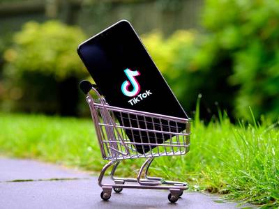 TikTok u kolicima za šoping TikTok u kolicima za šoping