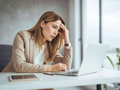 Posao _ problem na poslu _ žena _ laptop _ Foto Shutterstock.jpg Posao _ problem na poslu _ žena _ laptop _ Foto Shutterstock.jpg