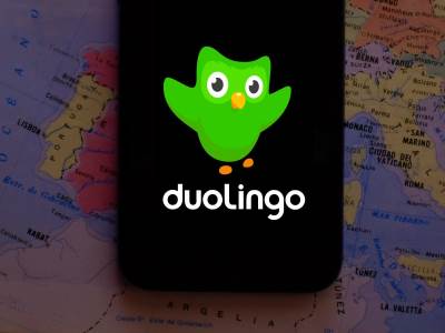 Duolingo _ maskota _ aplikacija - Foto Shutterstock.jpg Duolingo _ maskota _ aplikacija - Foto Shutterstock.jpg