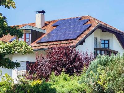 Solarni paneli na kući 