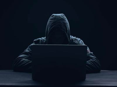Haker na laptopu Haker na laptopu