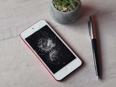  Stari iPhone polomljen ekran 