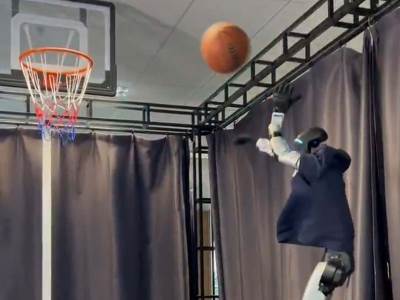  Unitree G1 igra košarku 