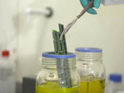  Izdvajanje zlata iz elektronskog otpada 