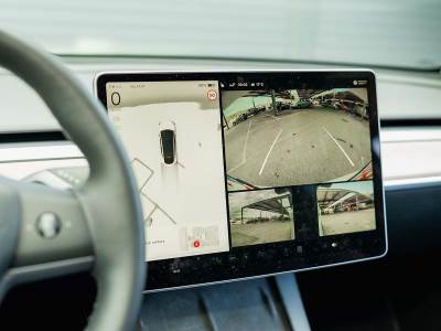 Infotainment sistem u automobilu 