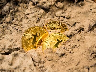 Bitcoin novčići zakopani u zemlji 