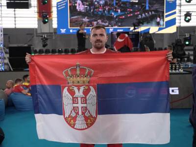 Marko Roksic Roksa šampion efootbala.jpg  Marko Roksic Roksa šampion efootbala.jpg
